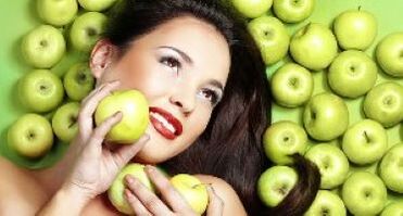 Apple mask can revitalize the skin around the eyes
