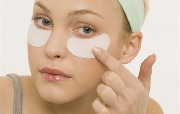 Use patches to rejuvenate the skin around the eyes