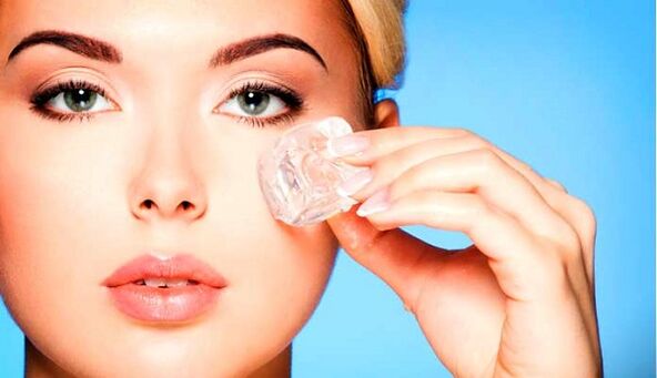 Beauty ice can revitalize the skin around the eyes
