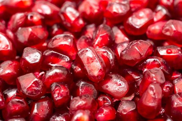 Creams based on pomegranate seed oil will help stop age-related changes in facial skin