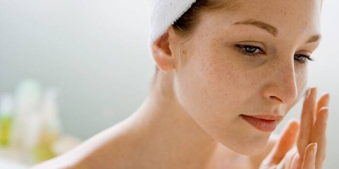 Use essential oils regularly to moisturise your facial skin